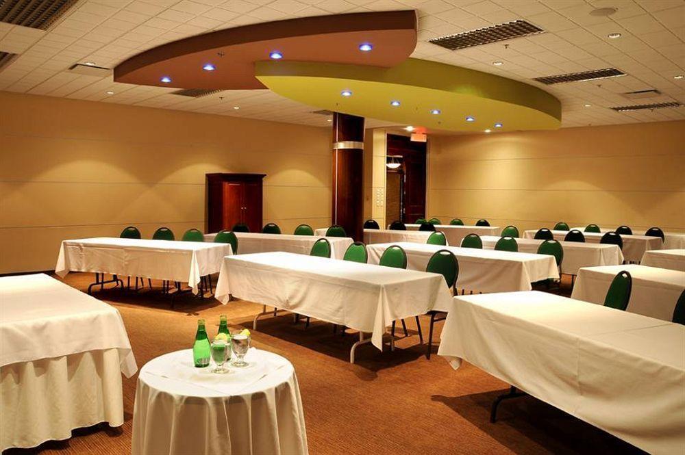 Hotel Universel Алма Екстериор снимка