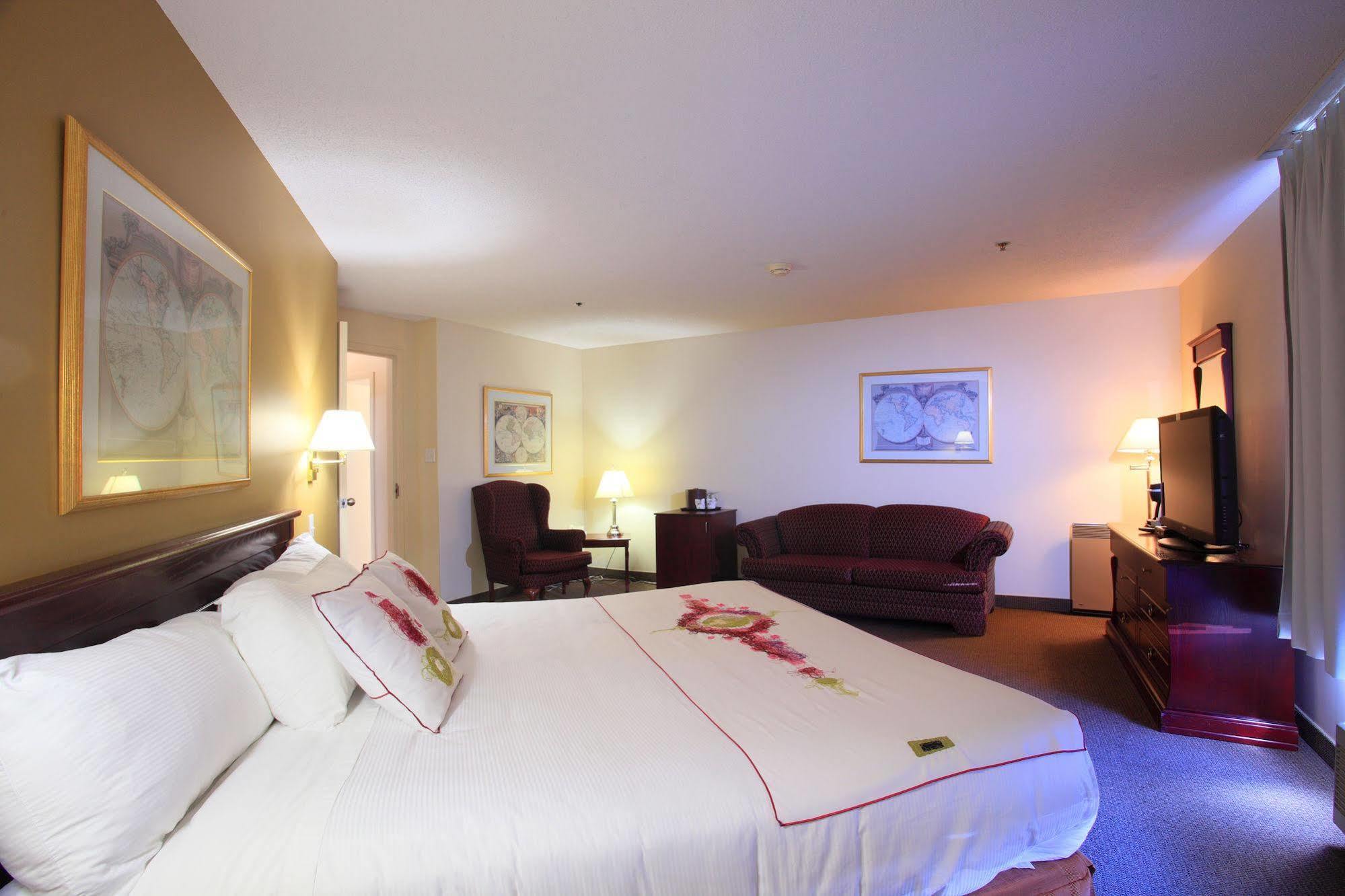 Hotel Universel Алма Екстериор снимка