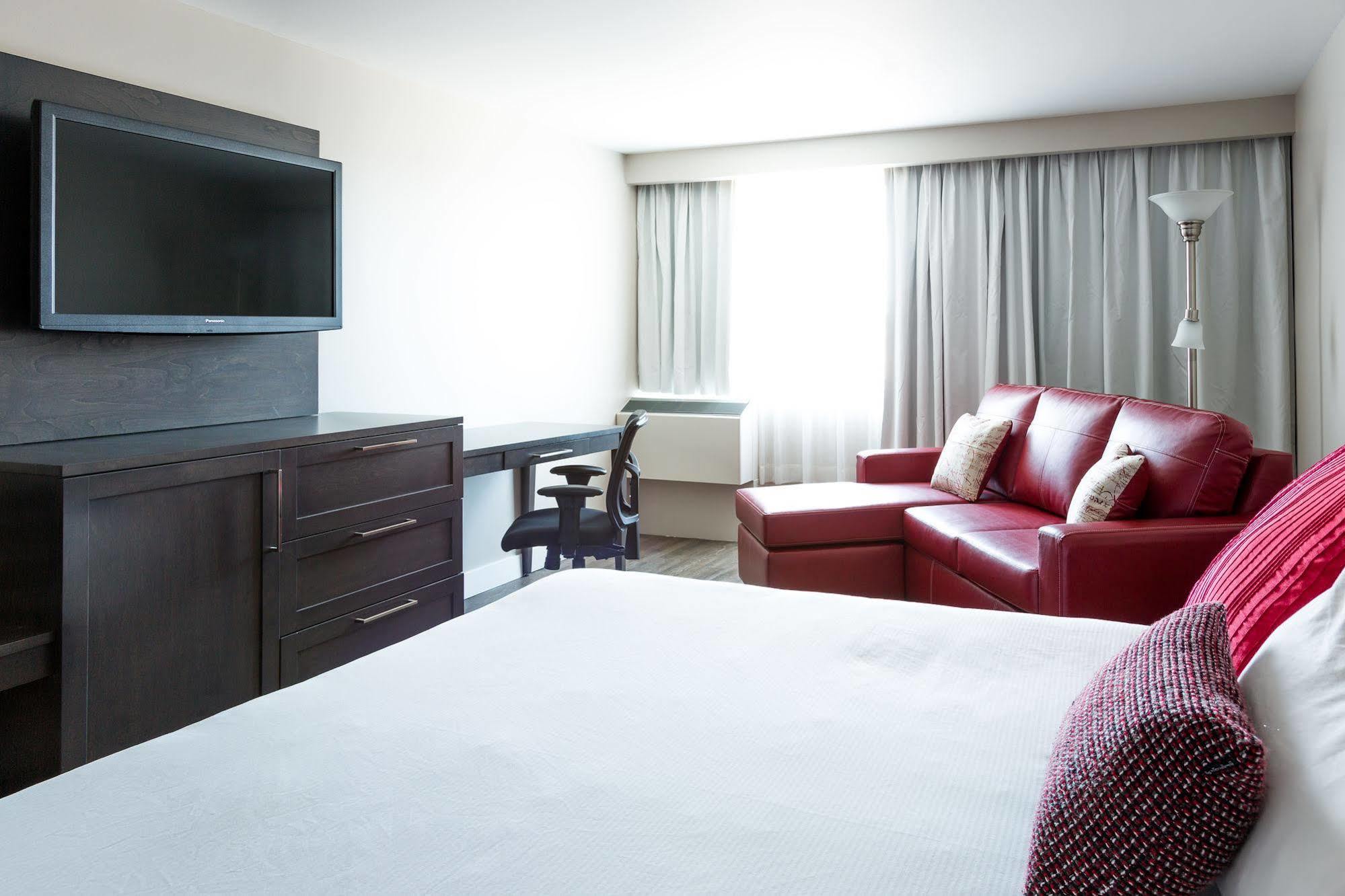 Hotel Universel Алма Екстериор снимка