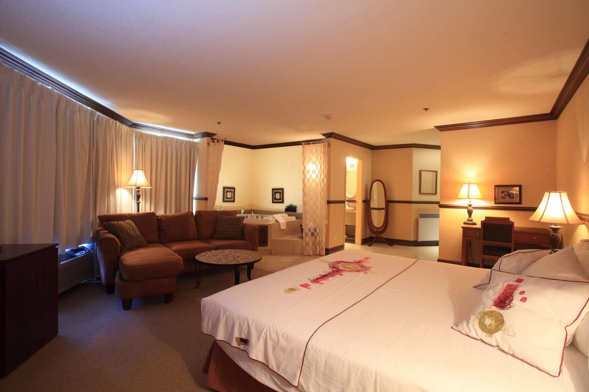 Hotel Universel Алма Екстериор снимка